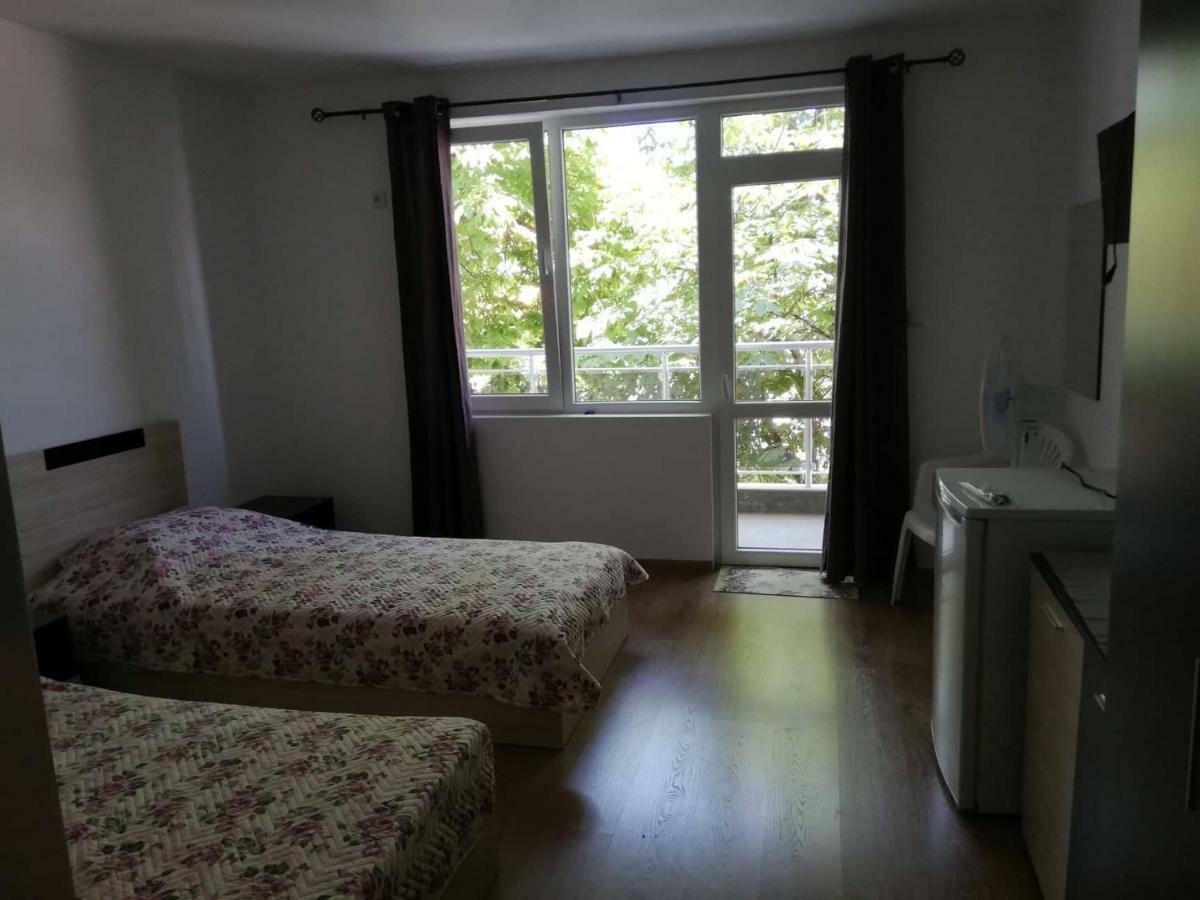 Къща За Гости "Пердика" Hotel Obzor Ngoại thất bức ảnh