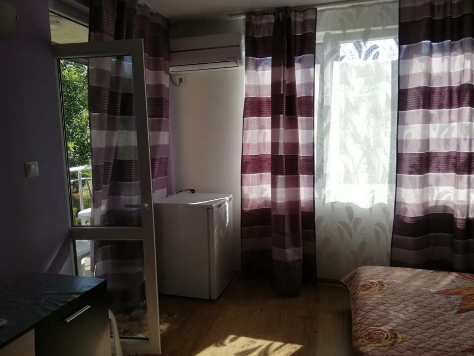Къща За Гости "Пердика" Hotel Obzor Ngoại thất bức ảnh