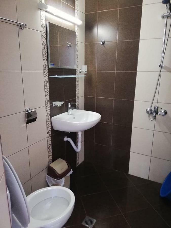 Къща За Гости "Пердика" Hotel Obzor Ngoại thất bức ảnh